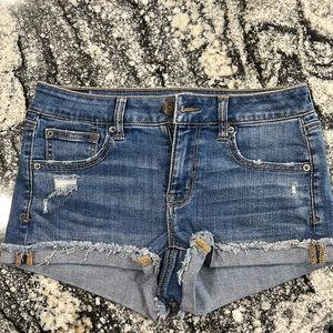 Outgrown, no stains or noticeable wear. Great condition. Smoke free home.